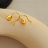 Pendientes de gota de agua con personalidad, creativos, elegantes, a la moda, estilo Hong Kong, de acero de titanio chapado en oro, con nicho y gancho para la oreja que no se decolora.
