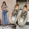 Sapatos Slip-On Femininos Color Block com Estampa de Leopardo, Novo Modelo Primavera 2025, Tênis Plataforma Casuais de Crina com Solado Grosso
