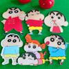 Broche Acrílico Parche Insignia Rojo Muñeca Infantil Lindo Lindo Shin-chan Creyón Nuevo Colgante Accesorios para Bolsos