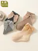Calcetines para bebé, nueva versión coreana de primavera y otoño, calcetines de algodón peinado con lazo estilo ins, calcetines de tubo medio con borde suelto para bebé, venta al por mayor transfronteriza 2