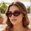 Elegantes Gafas de Sol Estilo Coreano con Montura Pequeña Ojo de Gato, Versátiles y con Estilo para Fotografía Callejera, Gafas de Sol con Protección UV para Mujer, Gafas con Tachuelas de Flecha