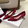 Zapatos de Salón First Encounter Season con Punta Fina y Lazo, Tacón Bajo, Stilettos Pequeños de Tacón Alto, Satén Rojo, Dama Elegante, Zapatos de Compromiso y Novia