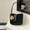 Bolso Casual con Colgante para Mujer, Gran Capacidad, Estilo Nuevo, Adecuado para Ir al Trabajo, Bolso de Hombro Único para Debajo del Brazo, Bolso Tote Vintage Versátil de Gama Alta