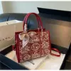 Bolso de Lujo Ligero y de Gama Alta 2026 Nuevo de Moda Estilo Chino Bolso Bordado a Mano Elegante Bolso de Hombro para Bodas para Mujer