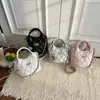 Diseño de Nicho Transfronterizo con un Toque de Alta Gama, Nuevo de Verano 2026 Moda Versátil para el Trabajo Exquisita Bolso Cubo de Hombro Cruzado