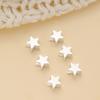 Cuentas espaciadoras doradas de alto brillo que conservan el color, tridimensionales, con forma de estrella de cinco puntas, amor, mariposa, trébol, material espaciador para pulsera DIY