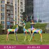Escultura geométrica de veado pintada em fibra de vidro para exterior, adequada para pátios, parques, gramados residenciais e decorações de paisagismo com animais.