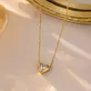 Corrente para clavícula rosa com diamante em forma de coração, estilo ins da moda, zircônia simples, brilhante, corrente de suéter versátil da moda de luxo leve em forma de coração