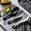 Cuchara de sopa pequeña estilo japonés vajilla vintage cuchara pequeña de cerámica cuchara de sopa de mango largo cuchara para arroz cuchara para el hogar venta al por mayor