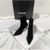 Botines de tacón alto de punta marrón para mujer, nuevos y versátiles botines elásticos de tacón de aguja estilo francés para otoño e invierno 2026, botines ajustados de gamuza