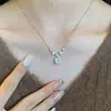 Livro Vermelho Pequeno Mesmo Estilo Barbie Açúcar Cheio de Diamante Colar Feminino Luxo Leve Correntes Quadradas de Diamante Pingente Delicado de Moissanite