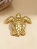 Broche de alfinete super popular de concha, estrela, tartaruga à beira-mar, minimalista e estiloso, acessório versátil para terno