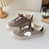 CKN - Zapatos retro de cuero desgastado con estrellas, pequeños y sucios, para mujer, invierno 2025, nuevos zapatos de tabla de suela gruesa para niñas, 6602