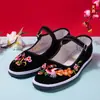 Zapatos de algodón hechos a mano estilo primavera y otoño con suela multicapa, bordados, estilo étnico retro colorido, cierre de hebilla para mujer, suela engrosada