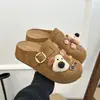Meias Pantufas Retrô Desenho Animado Bico Fechado para Mulheres 2026 Primavera e Outono Novas Pantufas Slip-On com Solado Macio Aumentadoras de Altura Sapatos Preguiçosos Femininos