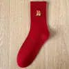 26 Estilos de Calcetines Rojos con Bordado, de Media Pantorrilla Otoño e Invierno para Hombre, Largos, Año del Caballo del Zodiaco, Boda, Año Nuevo, Calcetines de Algodón Año del Caballo