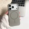 Adequado para iPhone 17 Pro Max Capa de Telefone Magnética com Sensação de Pele Fosca Apple 16 Buraco Grande PC Anti-Queda Capa Protetora 15
