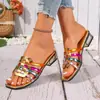 Transfronteiriço Europeu e Americano 2026 AliExpress Roupas de Fora Chinelos de Verão Uma Tira Novos Chinelos de Fundo Plano Moda Feminina Tecidos Atacado Tamanho Grande
