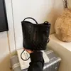 Bolso cubo de moda transfronterizo para mujer, nuevo modelo primavera 2026, bolso de hombro de nicho de alta gama, bolso cruzado versátil