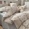 Juego de cama de cuatro piezas con ribete de encaje, sábana de algodón lavado amigable con la piel, funda de edredón, sábana bajera ajustable, cubrecama de tres piezas para dormitorio de estudiante