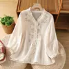 Camisa de Linho de Algodão com Renda Bordada Estilo Nacional Chinês Decote V Feminina Moda Verão Jovem Bonita Redutora de Idade Top de Ráfia