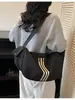 Bolso de Hombro Cruzado Casual de Moda Transfronterizo de Gran Capacidad Tipo Empanada 2025 Nuevo Versátil Rayas en Bloque de Color Deportivo