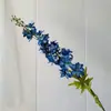 Arreglo de Escena con Flores Artificiales con Delphiniums Altos, Flores Artificiales, Flores Falsas, Exhibición de Flores Artificiales, Delphiniums Grandes, Jacinto, Transfronterizo
