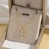 Colar Feminino Transfronteiriço Corrente Cruzada Abertura e Fechamento Flor de Quatro Folhas Colar Moda Amor Titânio Aço Corrente da Clavícula Corrente de Lã Joias