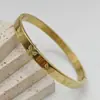 Pulsera de Acero Inoxidable Acero de Titanio Chapado al Vacío 18K Joyería que No se Desvanece Pulsera con Patrón de Mariposa Abierta Lujo Ligero