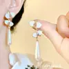 Brincos Grandes de Pérola Imitação Camélia 2025 Novo Estilo Quente Brincos de Alto Padrão Estilo Francês para Mulheres