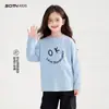 Camiseta de manga comprida para meninas, nova coleção de outono 2026, camada interna branca para crianças, perfeita para primavera e outono, uma blusa muito estilosa