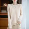 Suéter 100% lana para mujer, con un diseño de dos piezas simulado y cuello redondo en V, perfecto para usar en capas y crear un look interior elegante sin necesidad de una capa base de lana separada.