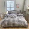 Nuevo juego de sábanas simple de cuatro piezas, funda de edredón, ropa de cama, funda de edredón de color liso, juego de tres piezas para cama de dormitorio de estudiante