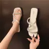 Chinelos Femininos em Estoque com Envio Rápido, Moda High-End Estilo Ins, Adequados para Uso Externo e Interno, Antiderrapantes, Estilo Francês, Sandálias de Praia com Strass