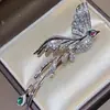Broche de Espada Full Diamond Brillante de Trabajo Pesado Lujo Ligero para Mujer Nicho de Gama Alta Único Hermoso Pin Accesorios para Abrigo Chaqueta