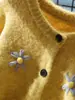 Jaqueta suéter redonda bordada estilo fragrância pequena para mulheres, caimento solto, novo outono amarelo doce estilo japonês cardigã de tricô