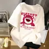 Fábrica atacado pequeno morango fresco urso branco verão manga curta T-shirt homens e mulheres solto all-match jovem casaco casal