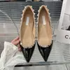 Zapatos de mujer Rivet con plataforma interior, punta fina, corte bajo, piel charol suave, nuevo modelo 2025, zapatos de salón clásicos atemporales