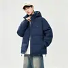 Jaqueta de inverno de algodão masculina, estilo curto, espessa, novo modelo 2026, projetada para homens de meia-idade e jovens, de alta qualidade, quente, com gola alta, estilosa e moderna