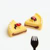 Resina Triângulo Bolo Tiramisu Comida Brincar Acessórios de Bolo DIY Caixa de Papelaria Acessórios para Capa de Celular Acessórios