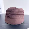 Gorra de estilo coreano con pliegues para equitación para mujer, un accesorio de invierno retro y versátil que hace que el rostro parezca más pequeño, una gorra de boina cálida y resistente al frío con visera de pico de pato