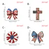 Día de la Independencia EE. UU. Fondo Azul Estrellas Blancas Elementos Rayados Rojos y Blancos Lazo Decoración Colgante de Pared 2D Puerta y Ventana de Madera