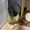 Bolso tejido bajo el brazo para mujer, nuevo modelo 2026, bolso de hombro y cruzado con un toque de alta gama, bolso de media luna versátil con un diseño único