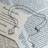 Collar de Plata de Ley S925 con Relieve Estilo Palacio Retro de Nácar Blanco Trébol de Cuatro Hojas para Mujer, Cadena para Clavícula de Alta Gama, Elegante y Exquisita