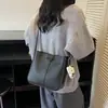 Bolso Cubo Retro de Gama Alta para Mujer, Nuevo Bolso Versátil de Gran Capacidad para el Día a Día, Bolso Cruzado de Hombro de Cuero Suave de Nicho