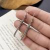 Cao Shi Retro Harajuku Diablo Colgante Cuchillo Largo Pendientes Góticos para Hombre Fresco Atractivo Modernos Pendientes para Hombre