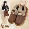 Zapatos de invierno forrados de polar, engrosados y cálidos; Zapatos de tela estilo Pekín para mujer; zapatos para mujeres de mediana edad y mayores; zapatos antideslizantes para personas mayores; zapatos casuales, al por mayor