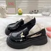 Mocasines de Cuero Suave con Mariposa de Metal y Suela Gruesa para Mujer 2024 Verano Nuevos Estilo Británico Tacón Grueso Planos Moda Zapatos de Mujer