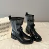 Cinto de Couro Retrô Ocidental Botas de Moda Botas de Cavaleiro Botas de Cano Curto Afuniladas Femininas para Motocicleta Bico Redondo Novas Fivela de Bota Cowboy 2026