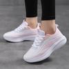 Sapatos Femininos Novo Transfronteiriço Sapatos Esportivos ao Ar Livre Malha Voadora Respirável Casual Leve Sapatos de Corrida Sapatos de Caminhada para Mães Sapatos de Viagem